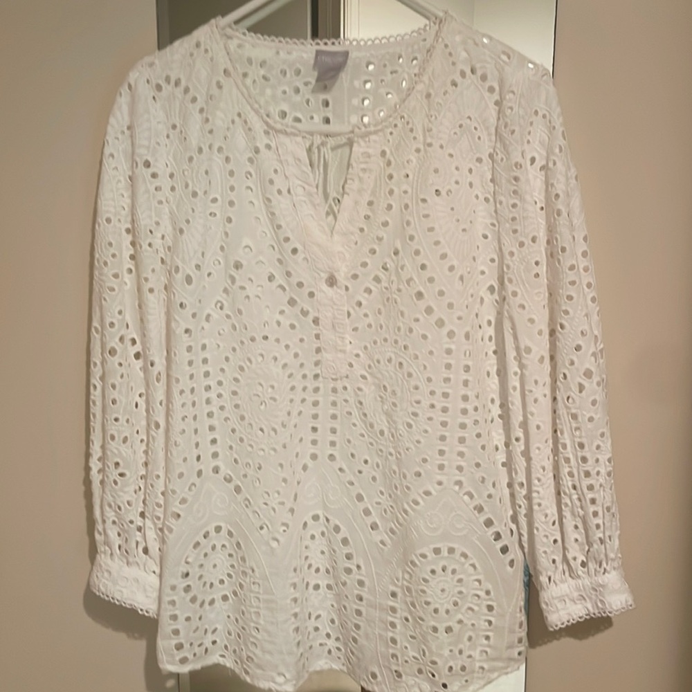 Eyelet top with tie collar. Very classic style.